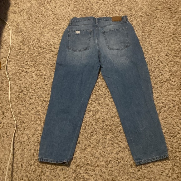 Aéropostale Medium/Dark Wash Denim Mom Jeans. Size 10 - Picture 2 of 3